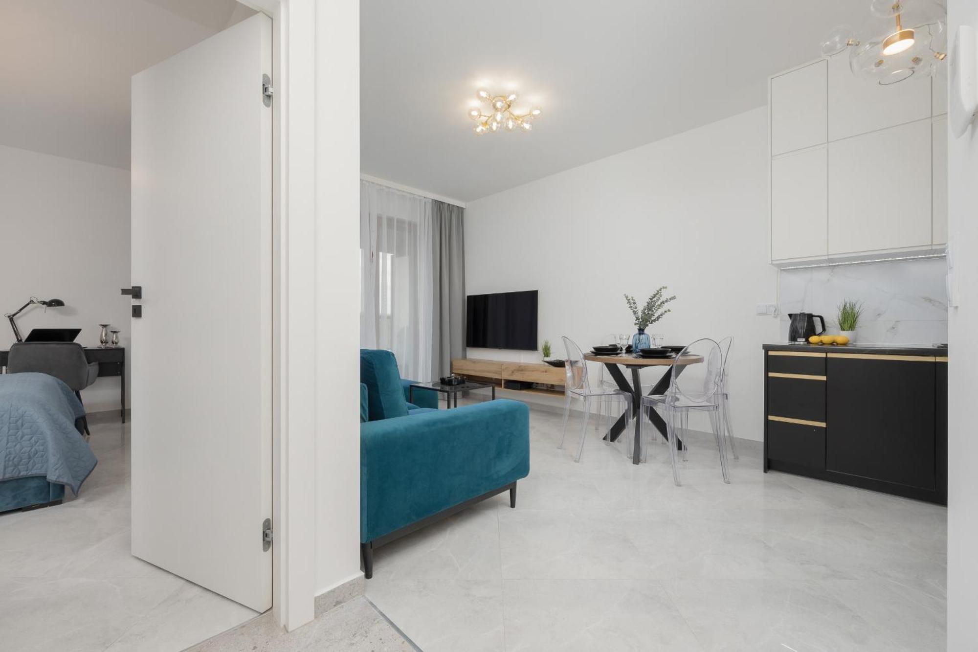 Apartment With Balcony & Parking In Warsaw By Noclegi Renters Luaran gambar