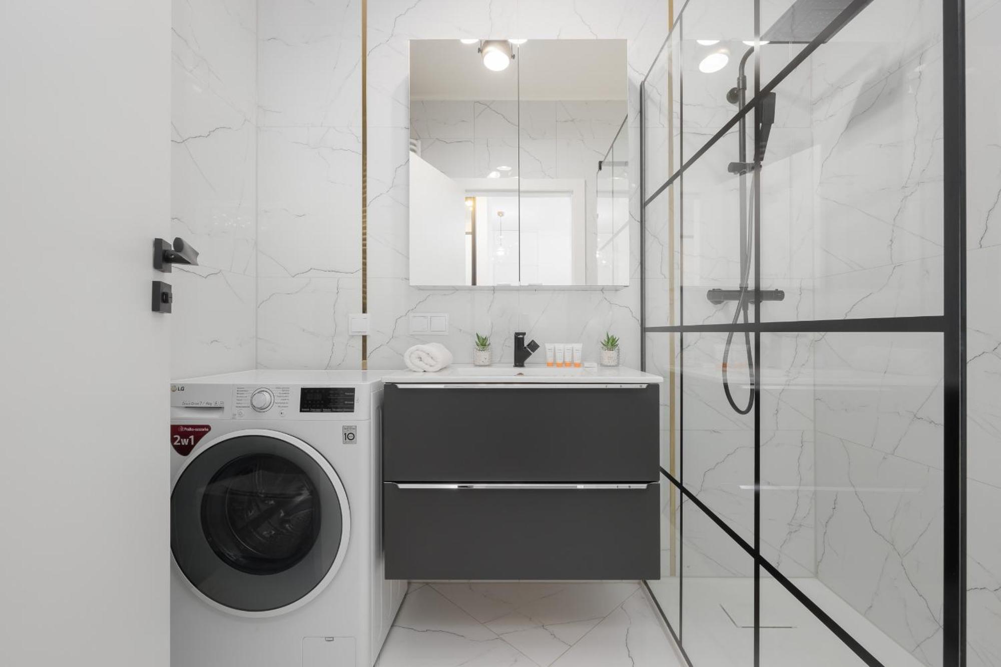 Apartment With Balcony & Parking In Warsaw By Noclegi Renters Luaran gambar