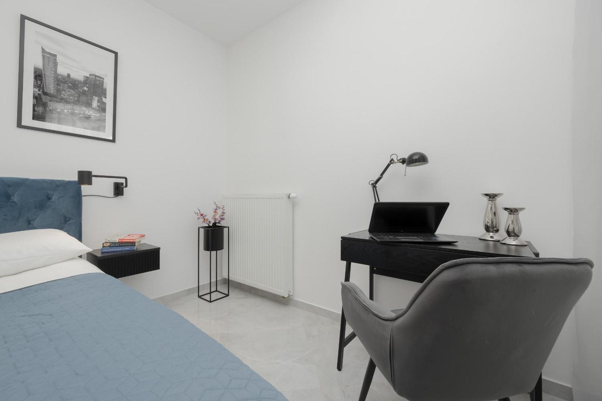 Apartment With Balcony & Parking In Warsaw By Noclegi Renters Luaran gambar